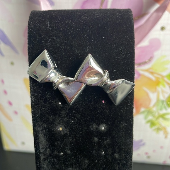 Stella & Dot bow stud earrings - Picture 2 of 2